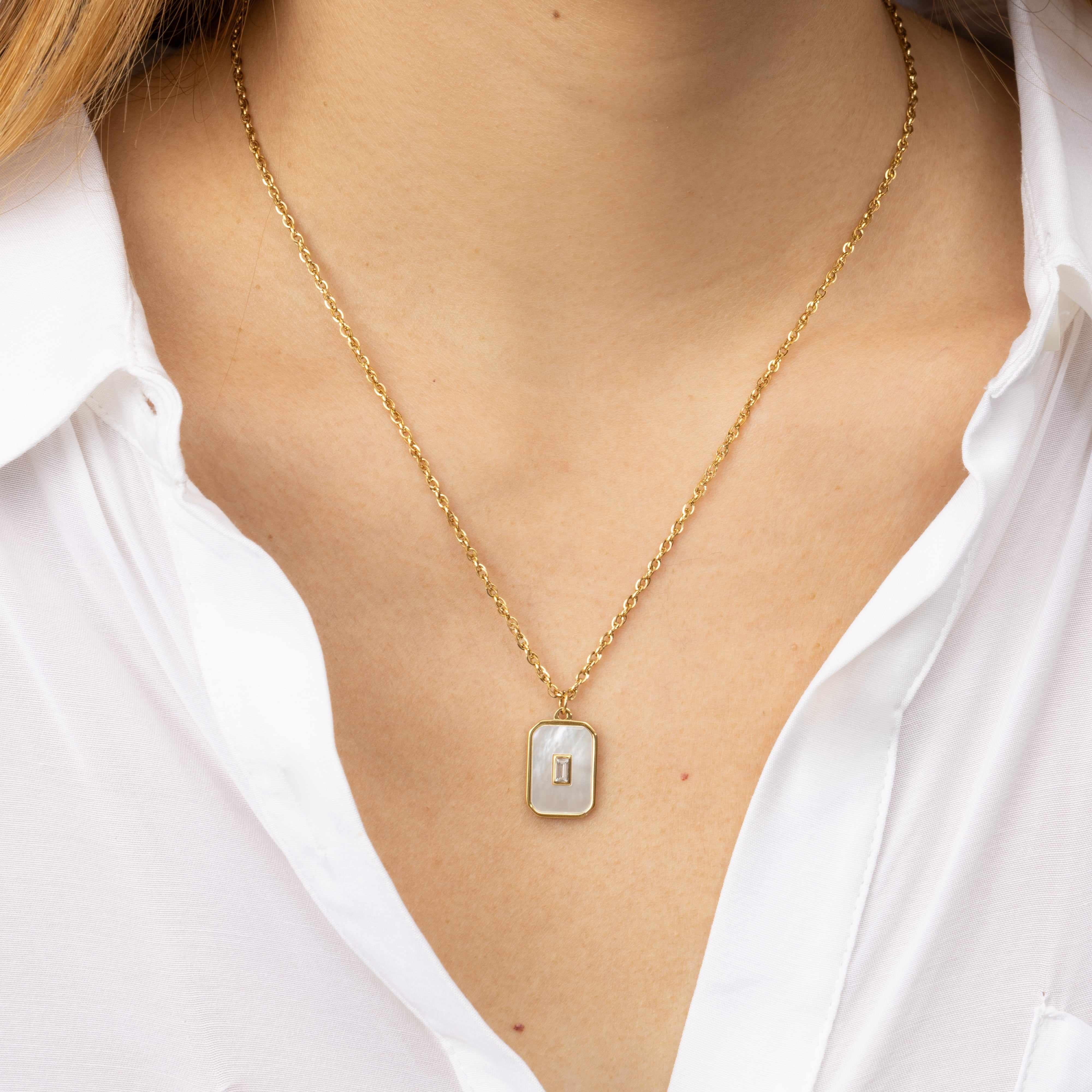 Lura mother of pearl crystal gold pendant - Image 2
