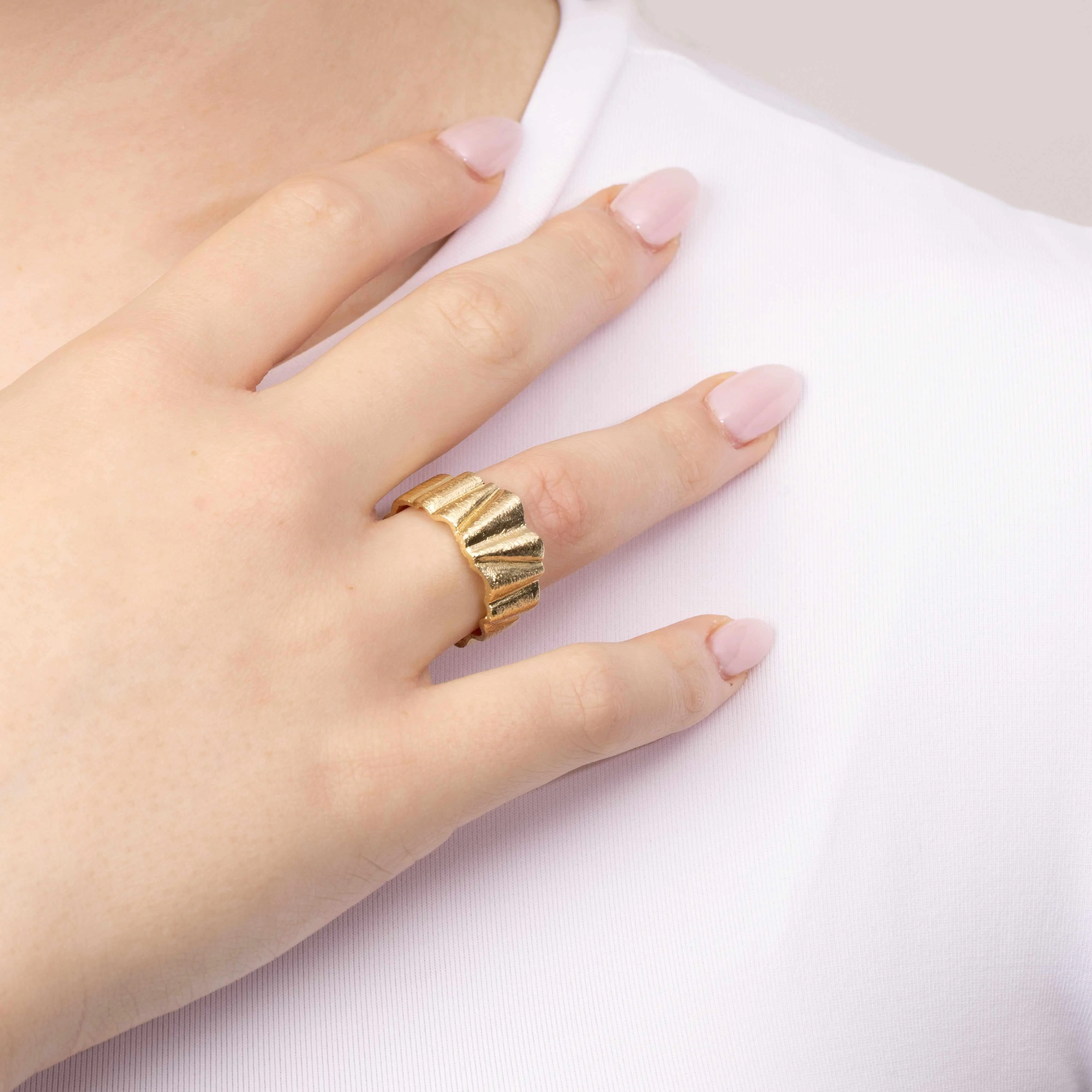 Huxley gold ring - Image 2